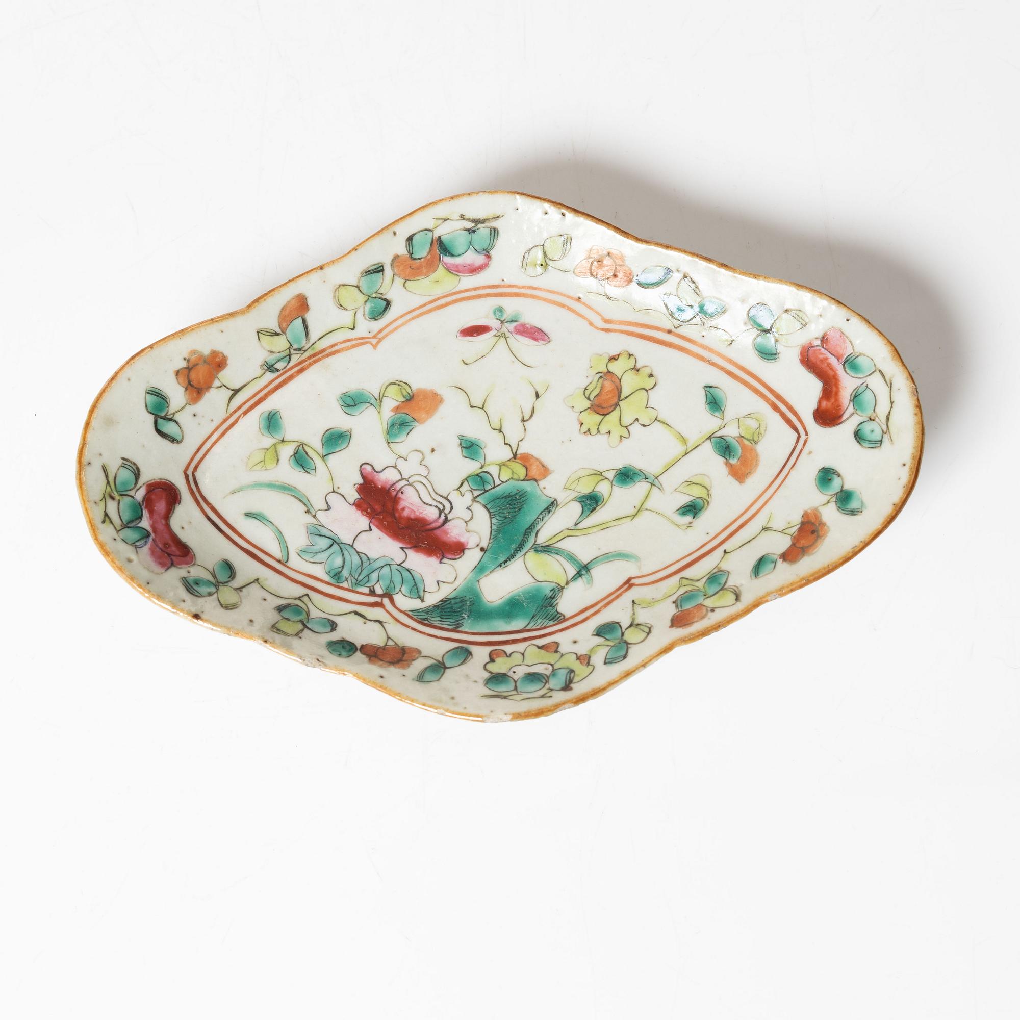 Three Chinese famille rose porcelain dishes, late Qing dynasty / around 1900.