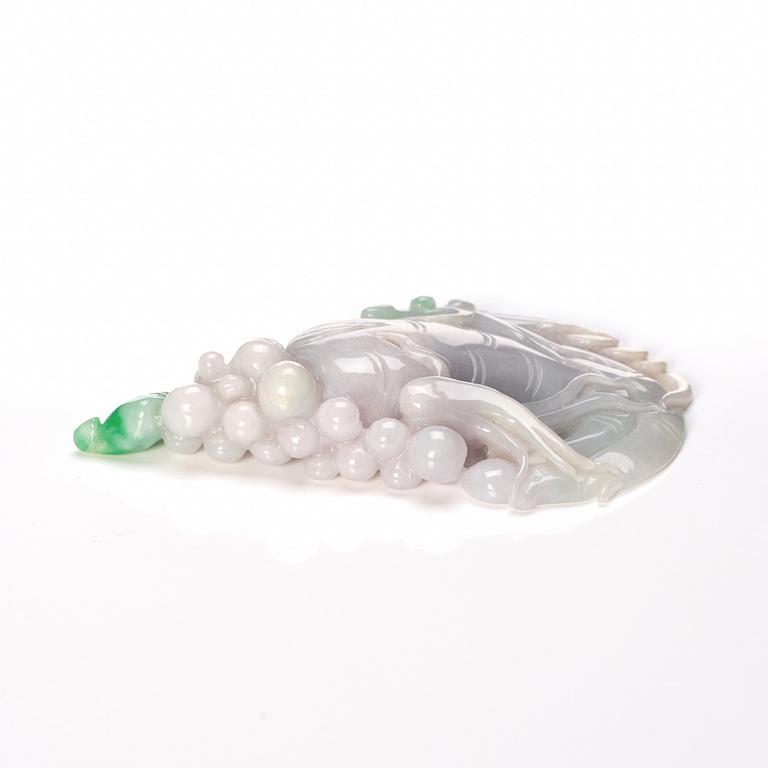 Skulptur, infärgad jade, Kina, 1900-tal.