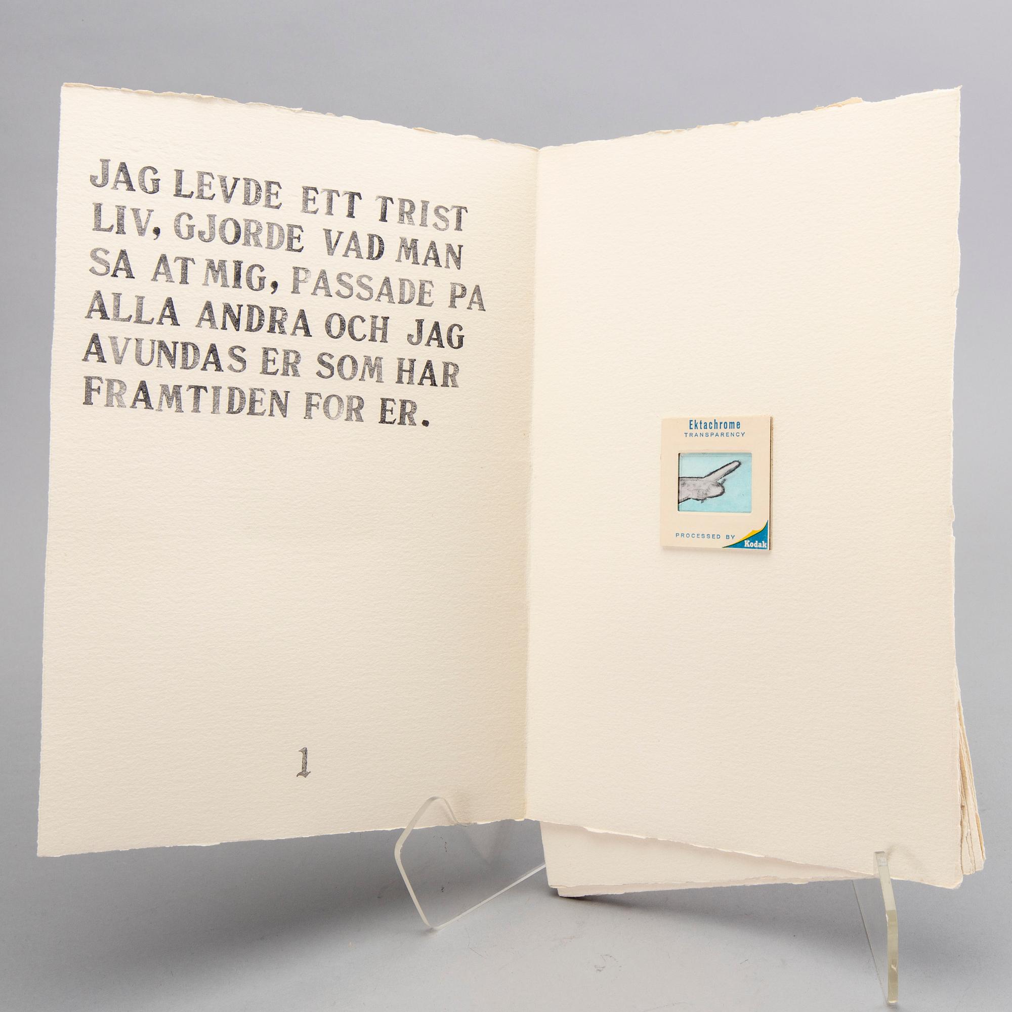 Barton Lidice Benes, objekt signerat och daterad 1980/82.