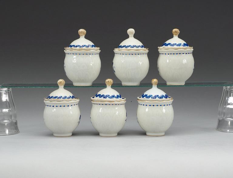 CREMEKOPPAR med LOCK, sex stycken, kompaniporslin. Qing dynastin, Qianlong (1736-95).