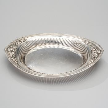 A FABERGÉ BREADBASKET, silver, St.Petersburg 1908-1917, weight 934 g.