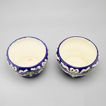 A pair of majolica flower pots, early 20th century.