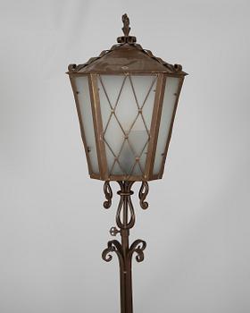 GOLVLAMPA, 1900-talets första hälft.