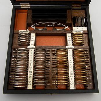 A set of mid 20th century German optical equipment by Nitsche & Günther, Optische Werke A-G, Rathenow.