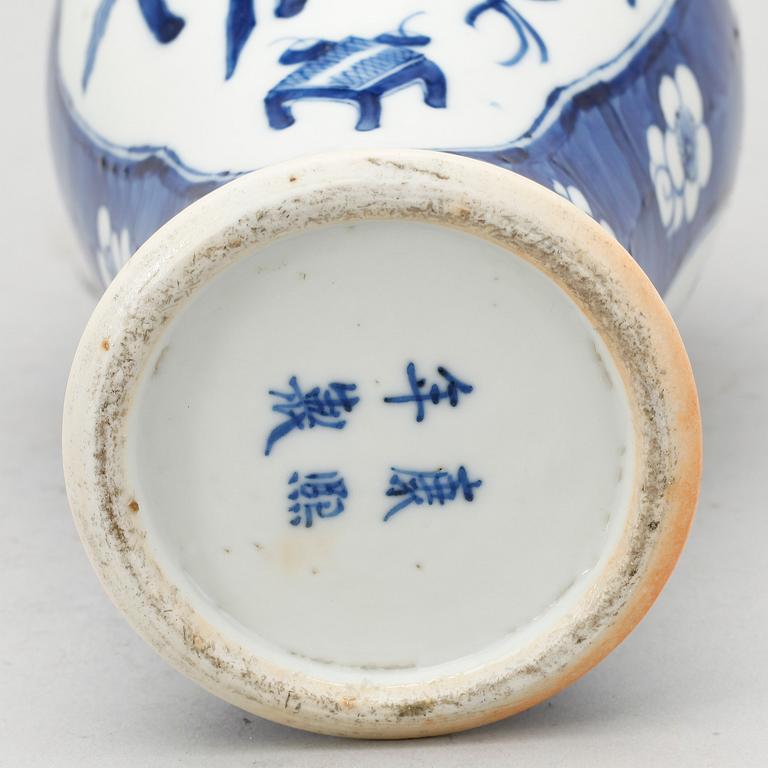 VAS, porslin, Kina, 1800-tal.