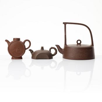 A group of three Chinese yixing teapots, 1980s.