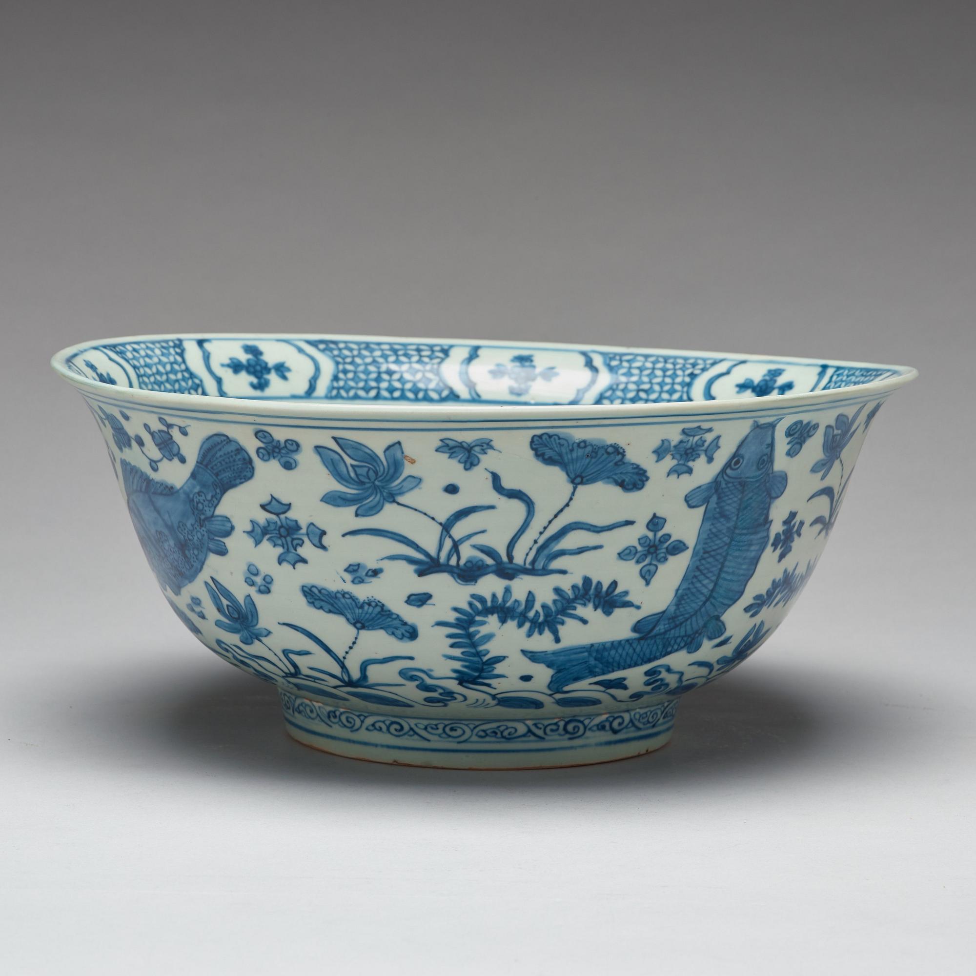 A large blue and white bowl, Ming dynasty (1368-1644).