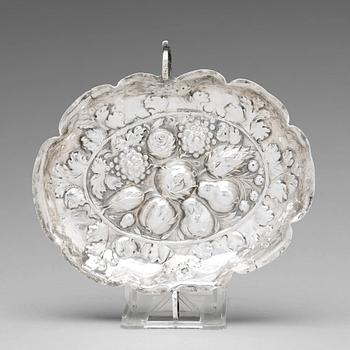 114. A Swedish late 17th century silver sweet-meat dish, mark of Henning Petri, Nykoping 1699.