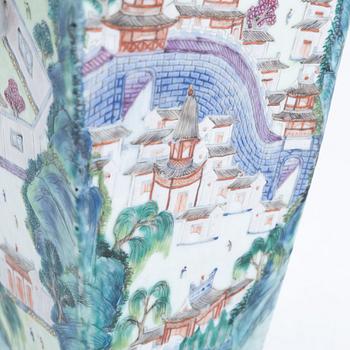 A Chinese famille rose vase, Qing dynasty.