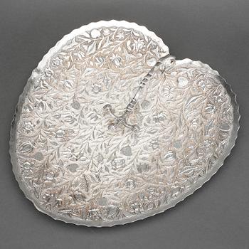 UPPLÄGGNINGSFAT, silver, 1900-talets förra hälft. Vikt ca 617 gram.