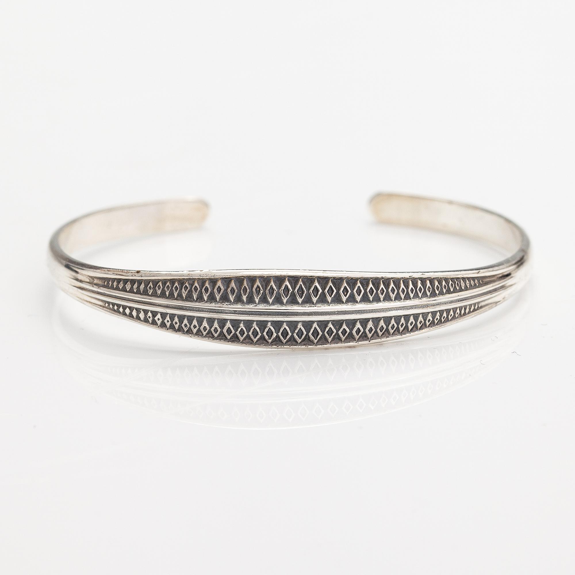 A silver bracelet, model 1232. Kalevala Koru, Helsinki 1961.