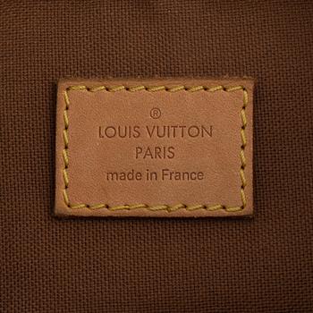 Louis Vuitton, A monogram canvas "Pochette Bosphore".