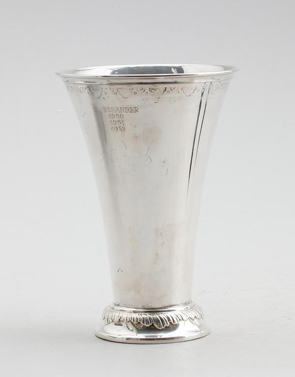 BÄGARE, silver, CG Hallberg, Stockholm 1950. Vikt ca 305 gram.