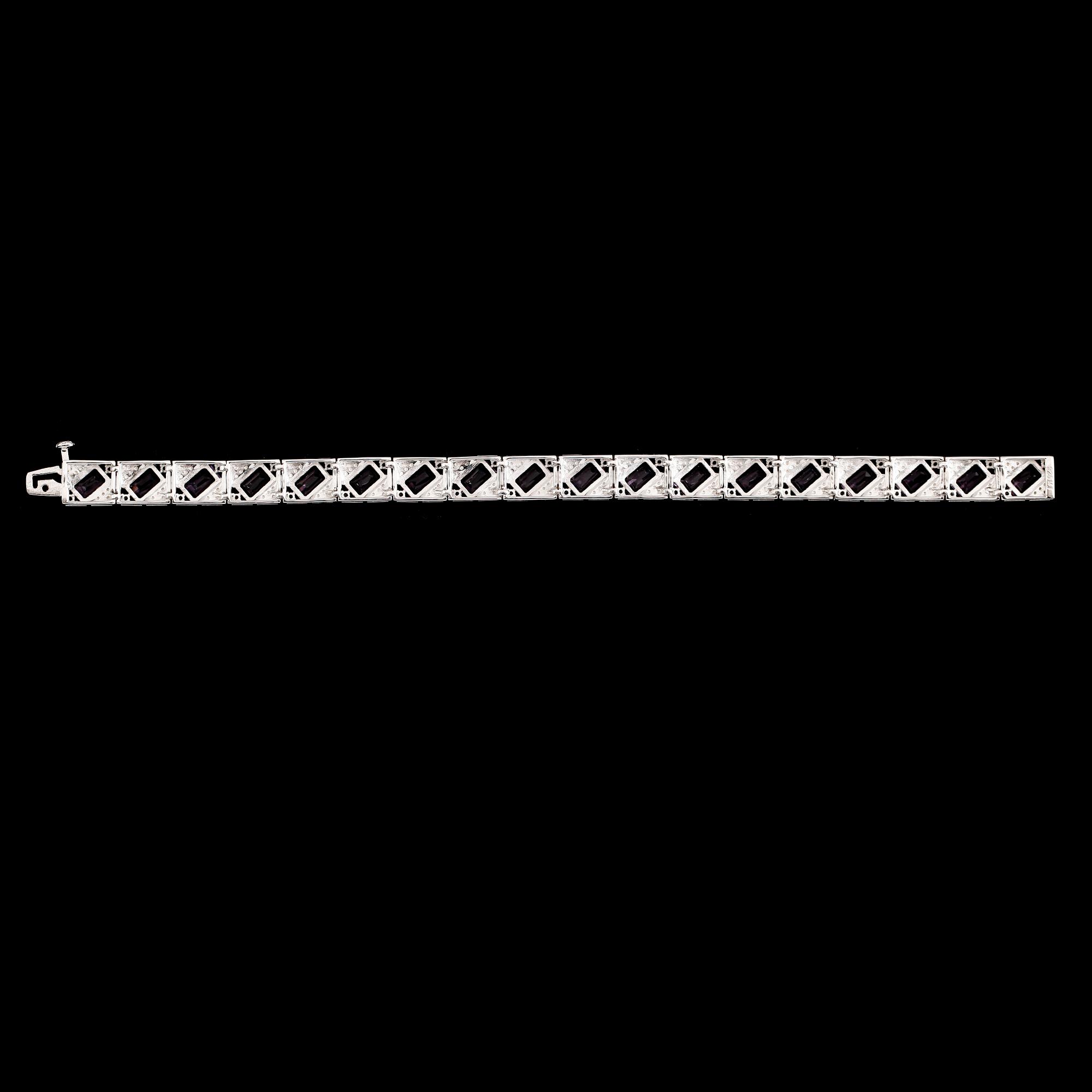 ARMBAND, sterlingsilver, ametister tot ca 21.00 ct, vita topaser tot ca 1.00 ct.