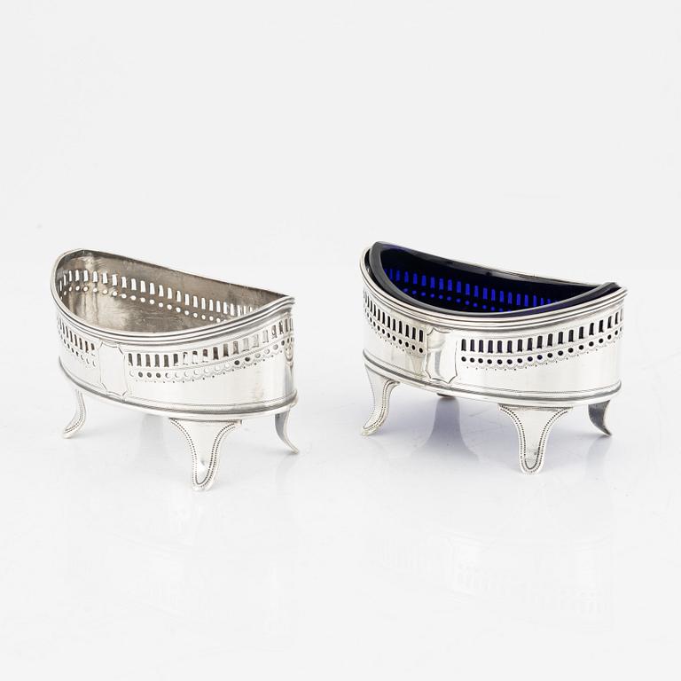 Two silver salt cellar, mark of Henry Chawner, London 1790. Two spoons enclosed, George Maudsley Jackson, London 1892.