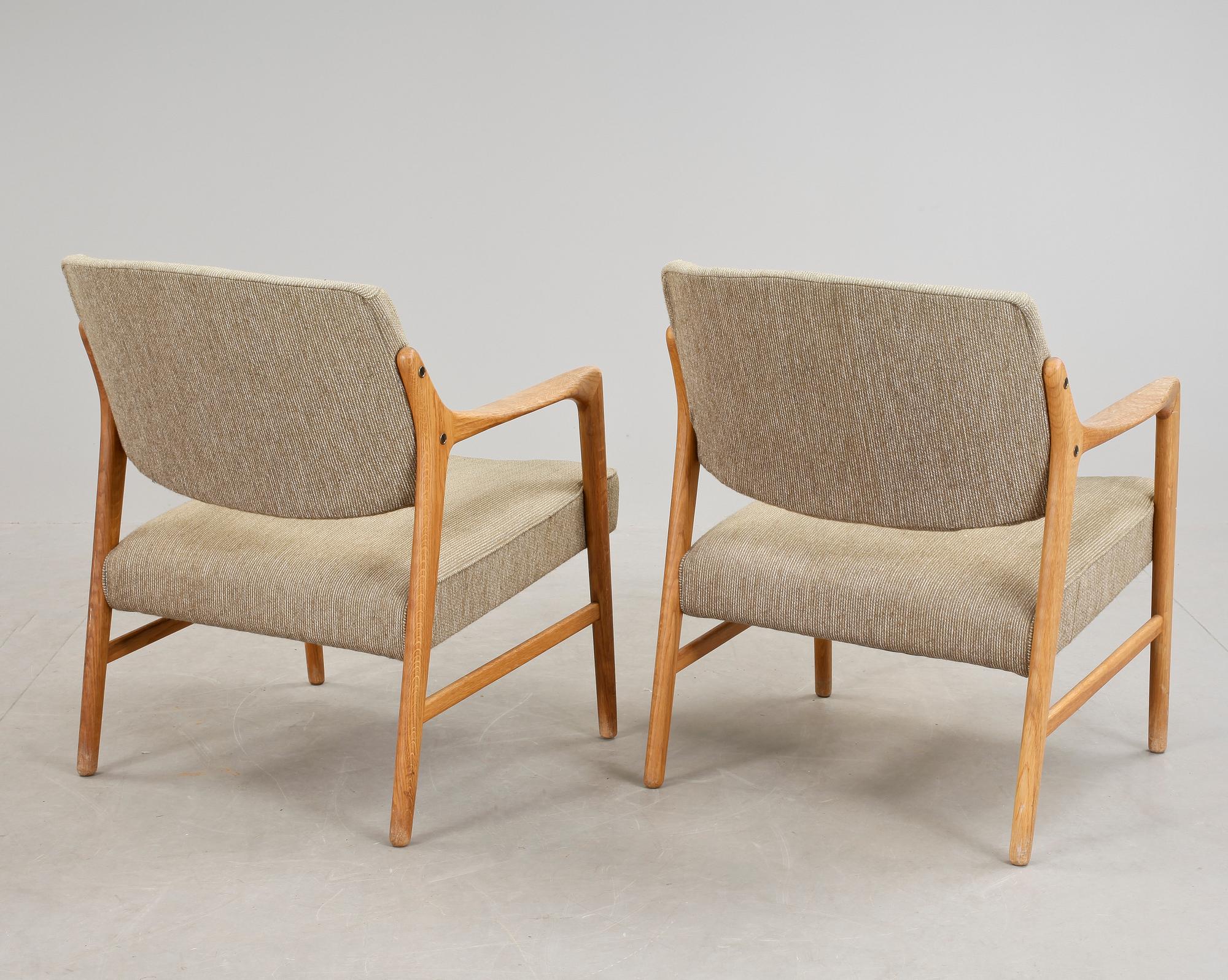 KARMSTOLAR, ett par, 1950/60-tal.