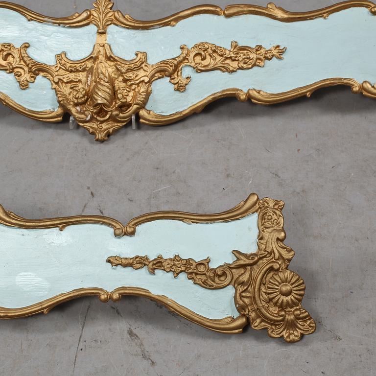 KORNISCHER, ett par, rokokostil, 1900-tal.