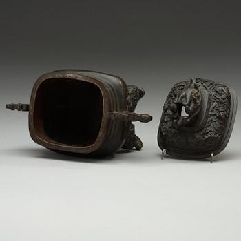 A bronze censer, Qing dynasty, 17th/18th Century.