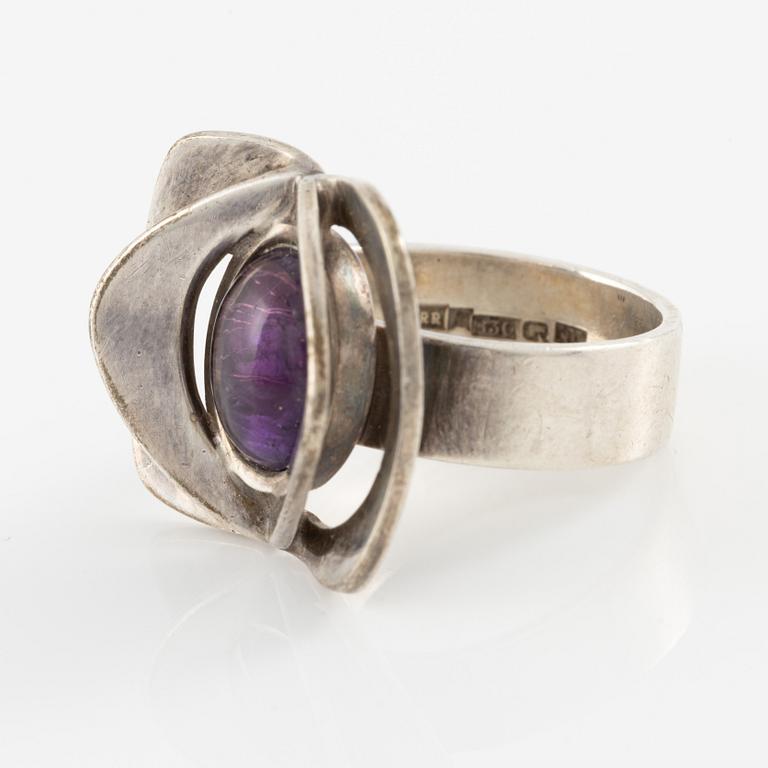 Jewellery set, silver with cabochon-cut amethysts, by Theresia Hvorslev, three pieces.