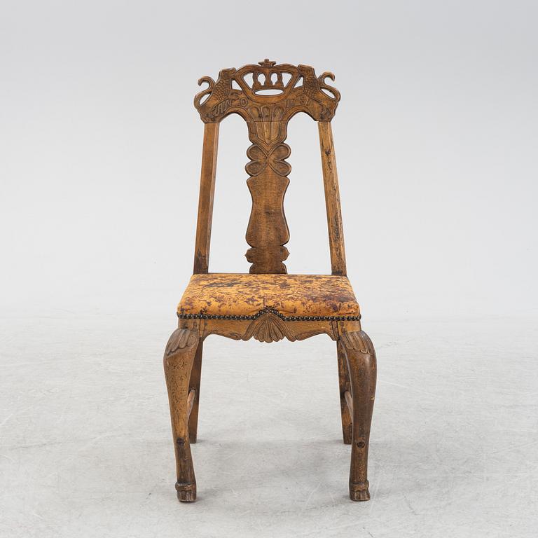 Kronstol, barockstil, bär datering 1781.