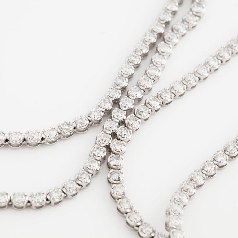 A ca 11.55 cts brilliant-cut diamond necklace.