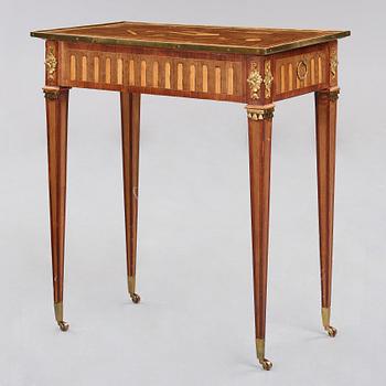 A Gustavian late 18th century table in the manner of Anders Lundelius (master in Stockholm 1778-1823).