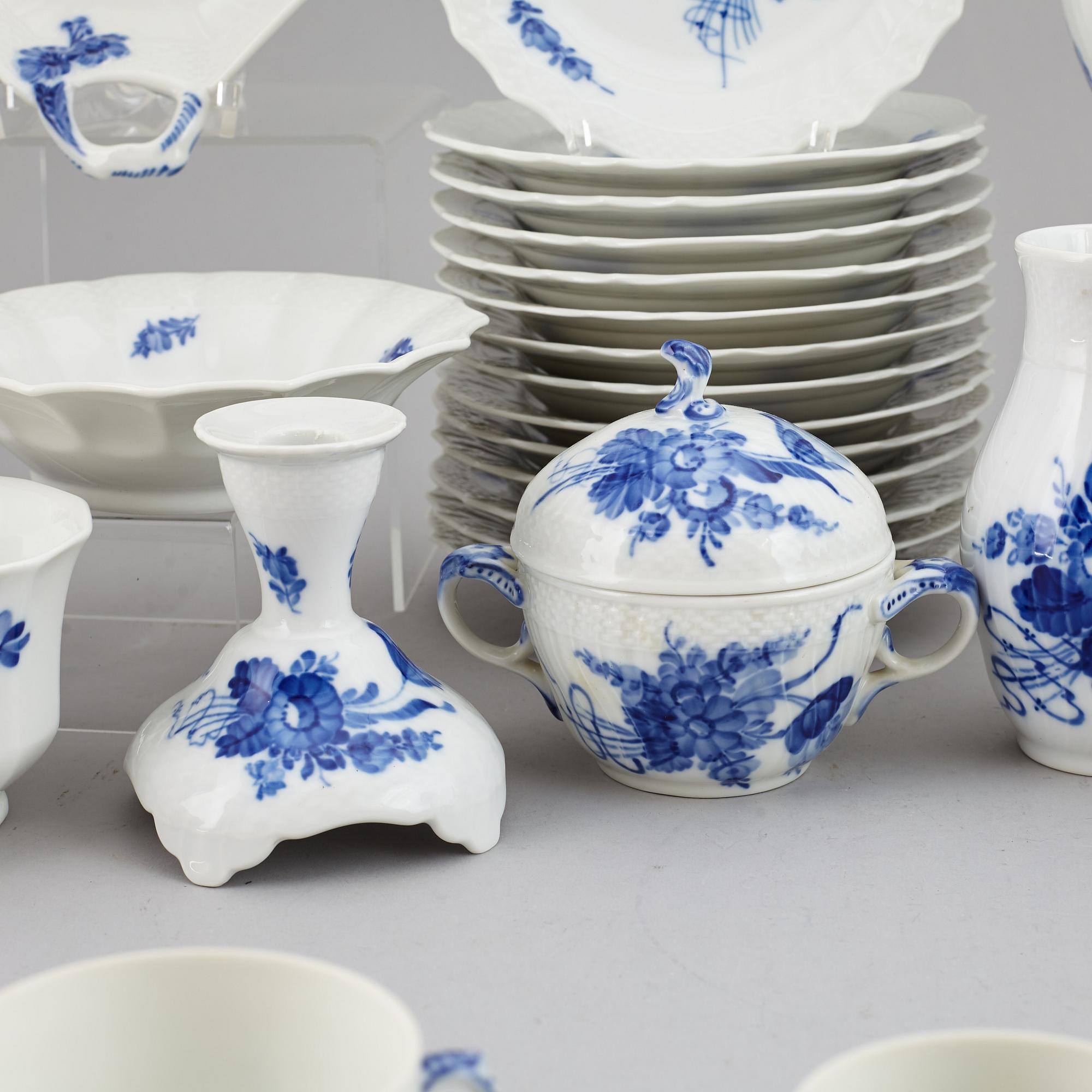 ROYAL COPENHAGEN, a 'Blå Blomst' part coffee and tea service, Denmark (62 pieces).