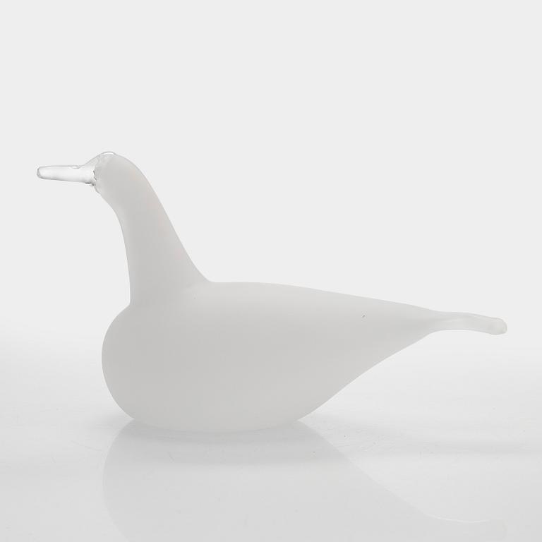 Oiva Toikka, a "Swan" glass bird, signed Villijoutsen Oiva Toikka Nuutajärvi 672/750.