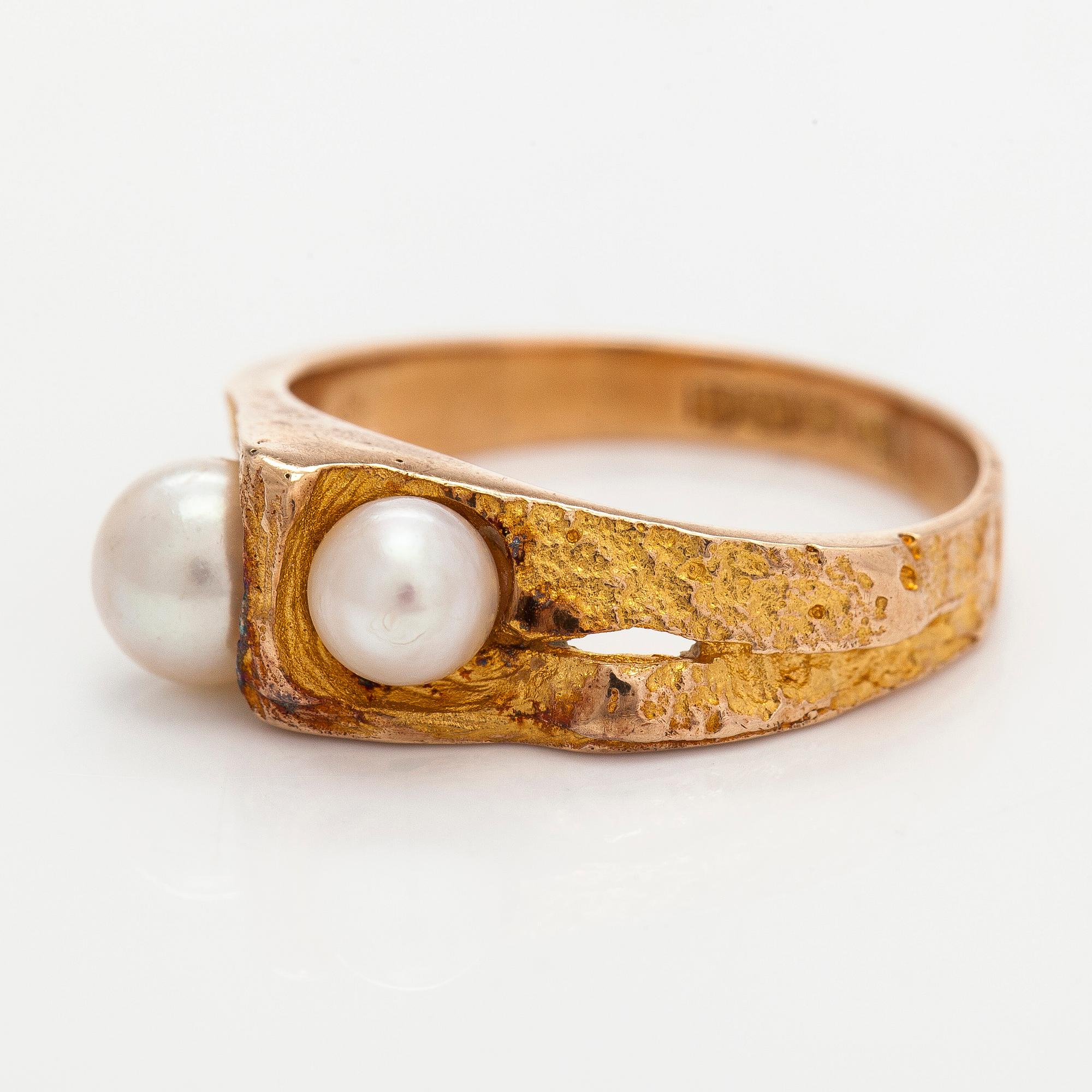 Björn Weckström, ring "Viskning", 14K guld och odlade pärlor. Lapponia.