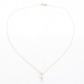 An 18K gold necklace with a cultured pearl pendant and diamonds totalling approx. 0.15 ct.