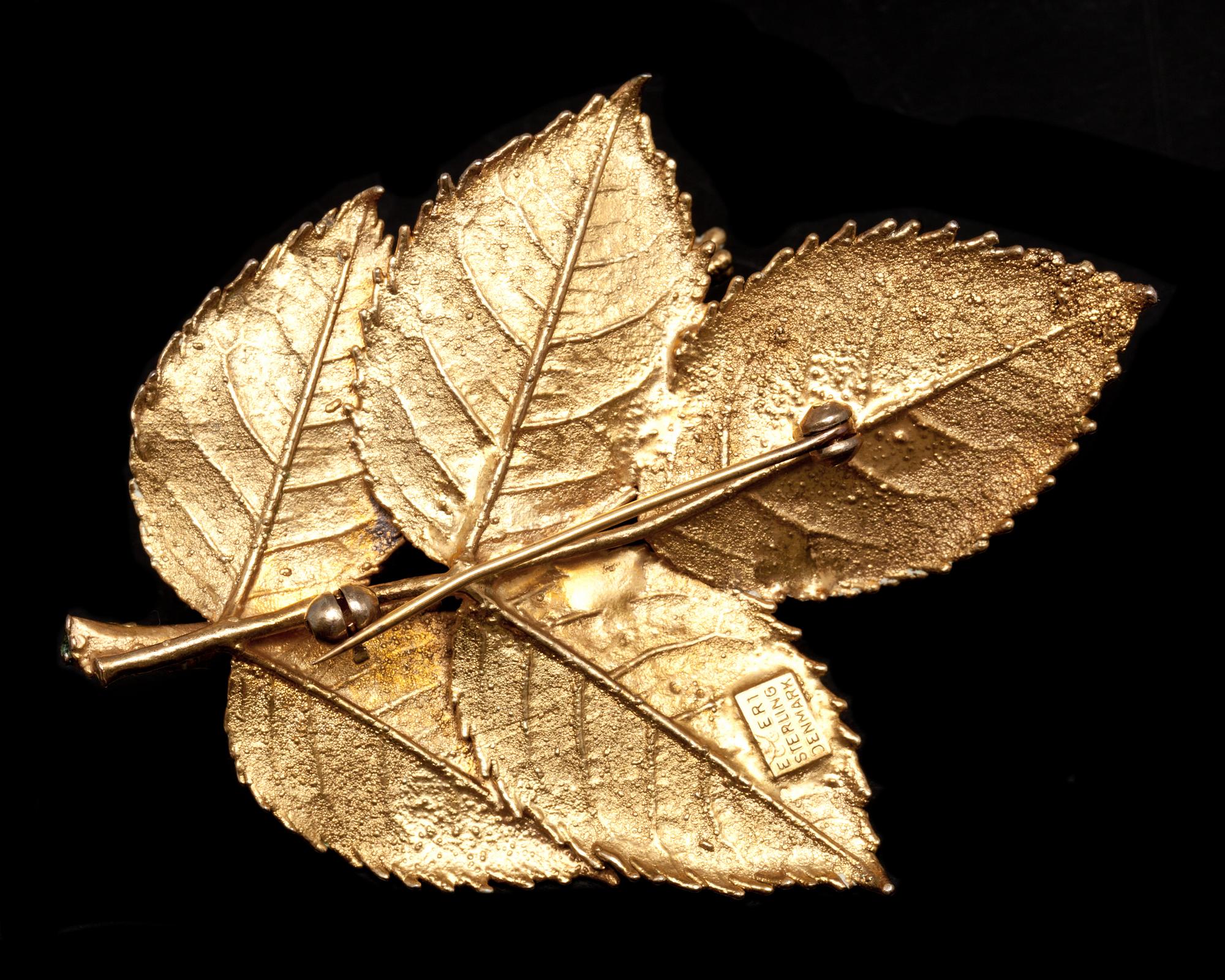 BROSCH, förgyllt sterlingsilver, "Flora Danica", Danmark, 1900-talets sista kvartal. Vikt ca 18,8 g.