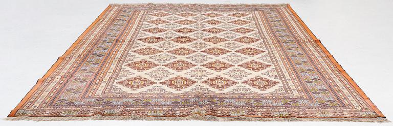 Carpet, Turkmen, approx. 386 x 294 cm.