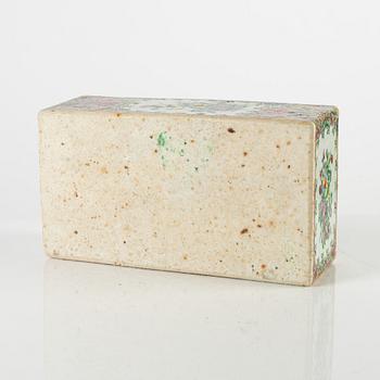 Two blue and white urns and a Canton box with cover, China, 19th century.