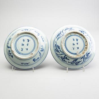 Two blue and white dishes Ming dynasty, Tianqi /Chongzhen.