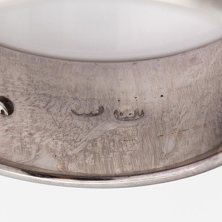 A 14K white gold ring with diamonds ca. 0.15 ct in total.