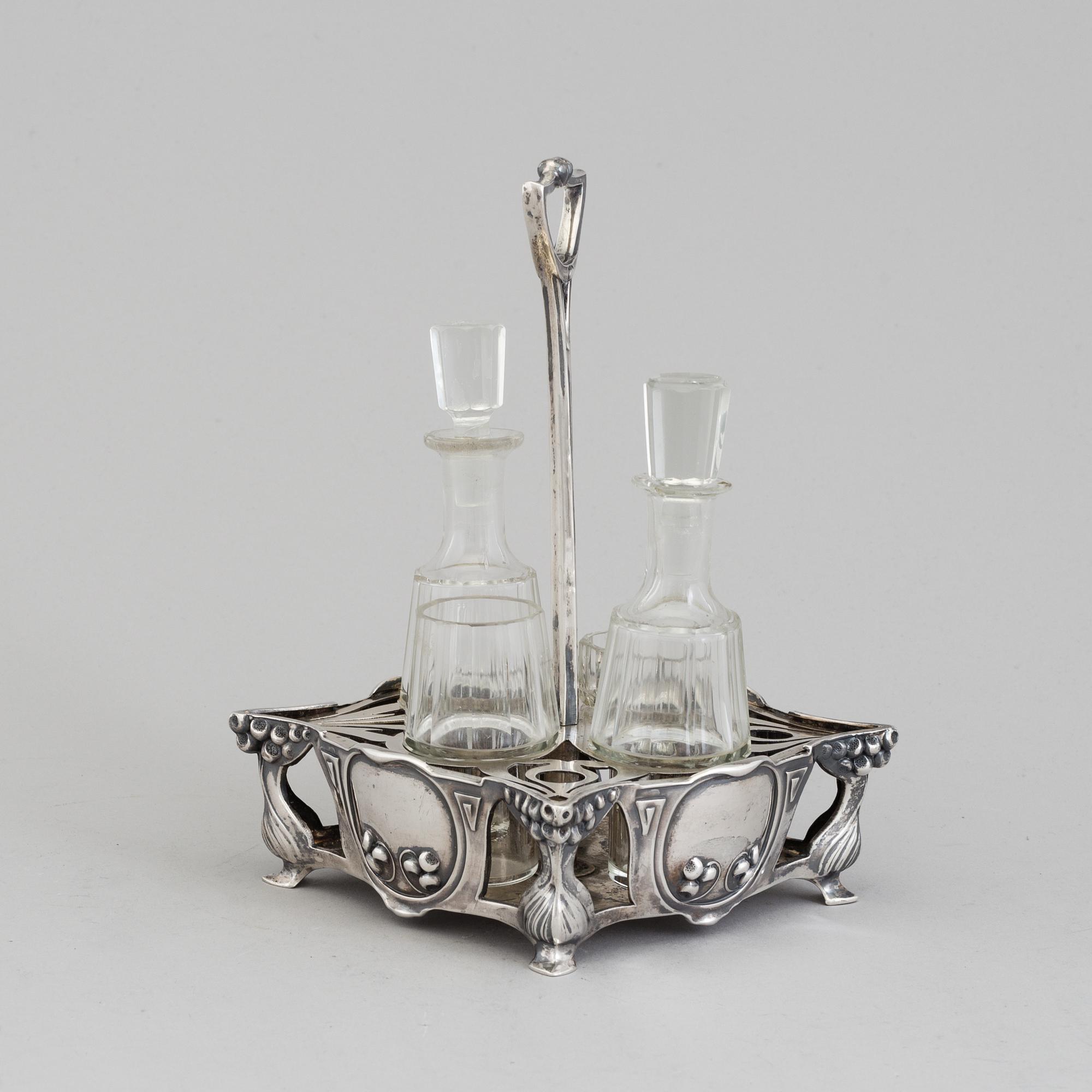 BORDSSURTOUT, silver 830/1000, för fyra behållare i glas, okänd mästare, jugend, tidigt 1900-tal.