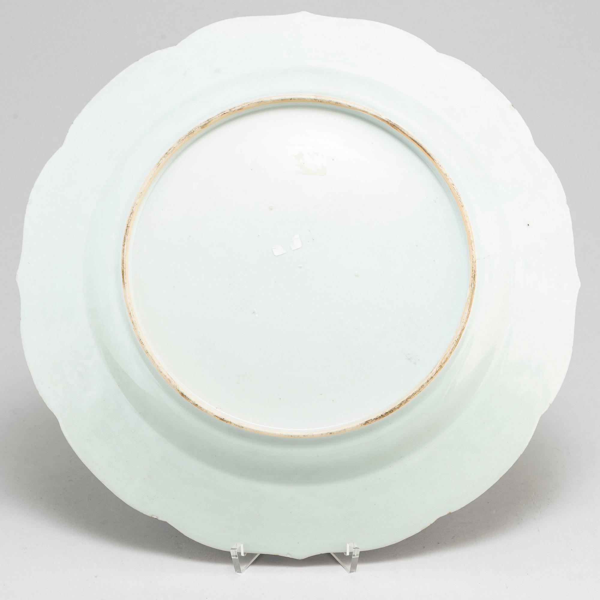 A blue and white serving dish, Qing dynasty, Qianlong (1736-95).