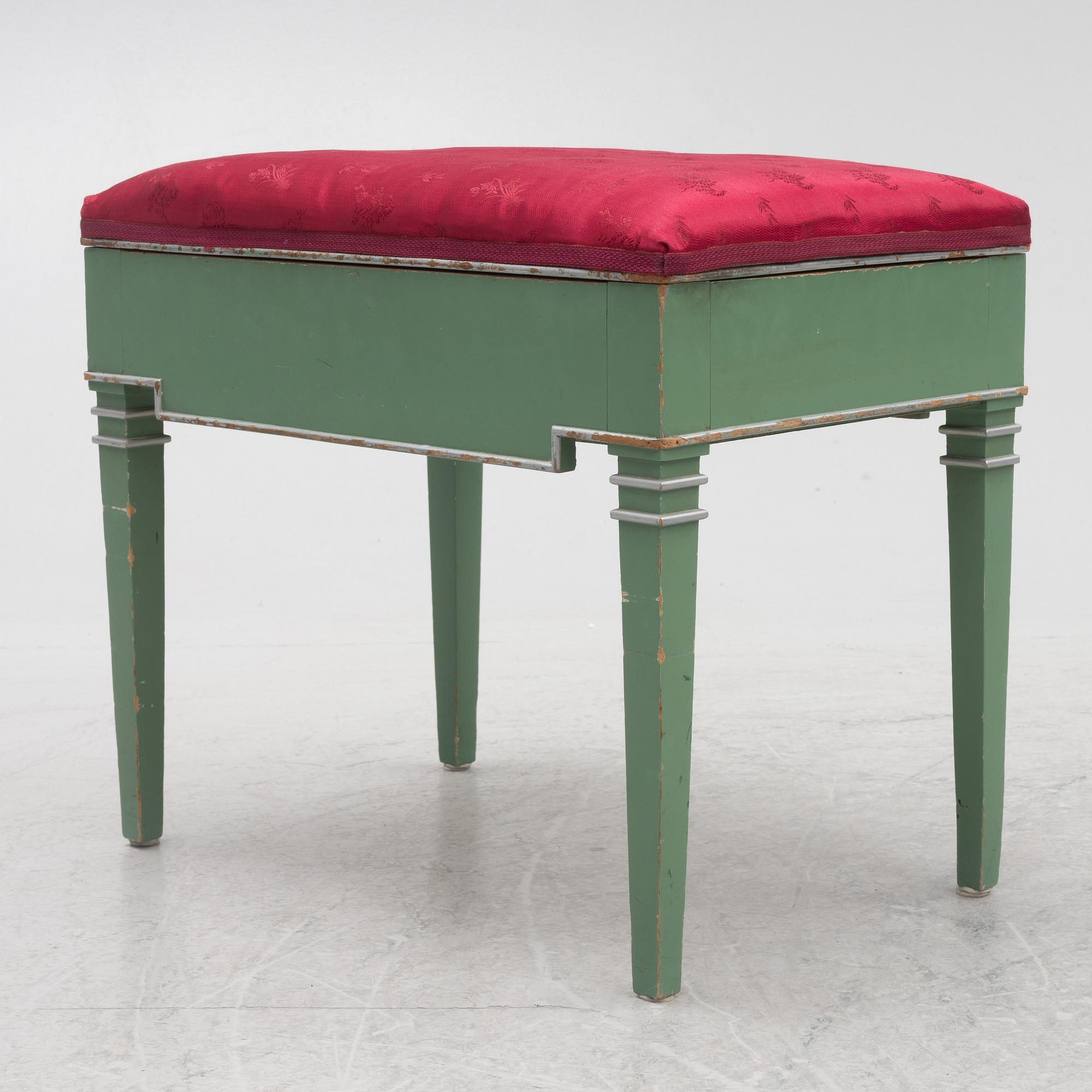 Dressing table, Swedish Grace, first half of the 20th century, with an accompanying upholstered stool.