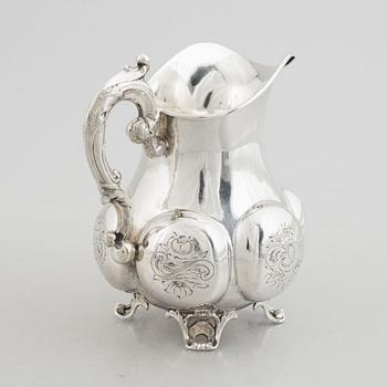Pehr Fredrik Palmgren, mjölk/gräddkanna, silver, nyrokoko, Stockholm (verksam 1850-1878).