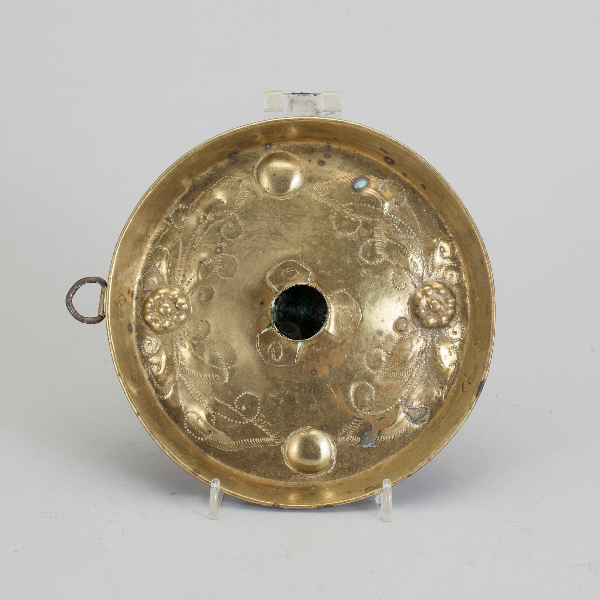 LJUSPLÅT, mässing, allmoge, 1700-tal.