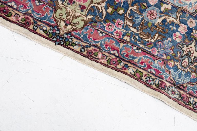 Matta, Kirman, ca 365 x 265 cm.