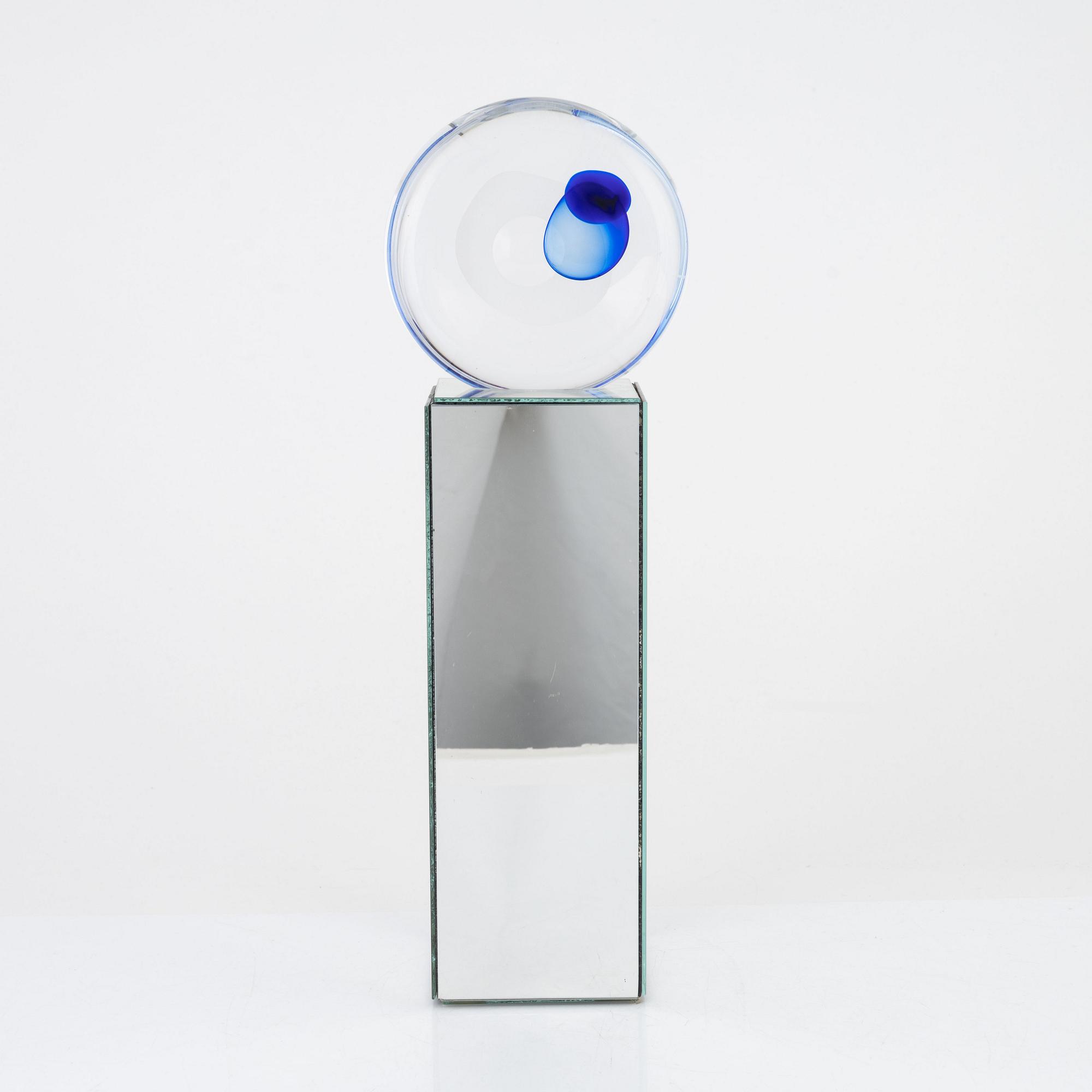 Hanne Dreutler & Arthur Zirnsack, a glass object, Studio Åhus, 1988.