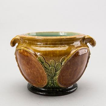 KARL ROBERT SVENSSON, Bowl/Urn, Art Nouveau, Majolica, Höganäs, early 20th century.