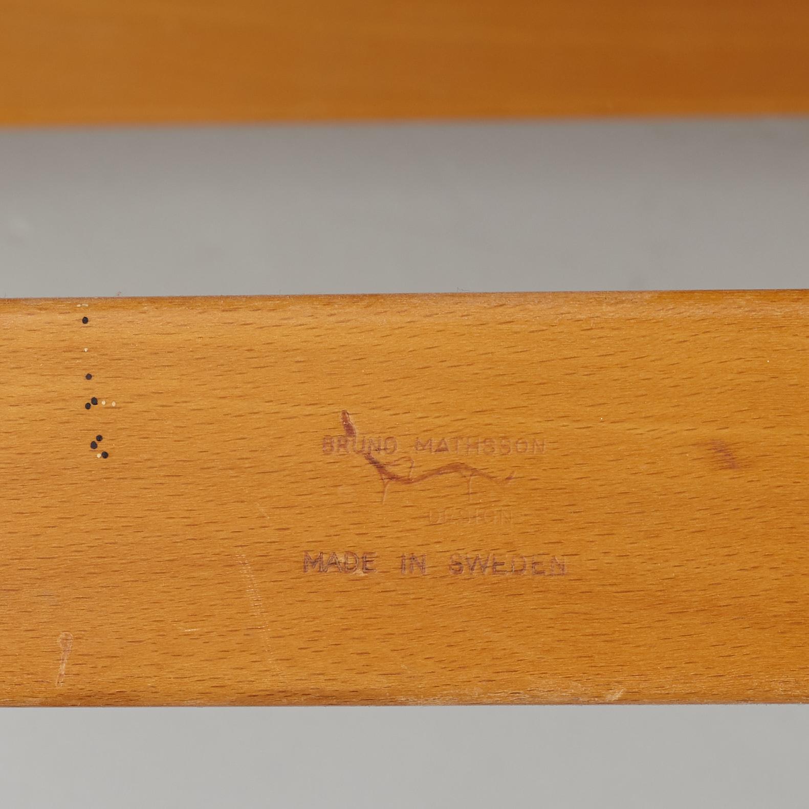 Bruno Mathsson, fåtölj, "Eva", Firma Karl Mathsson, Värnamo, daterad 1941.