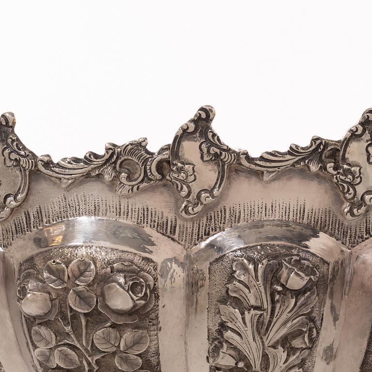 Decorative bowl, sterling silver, 20th century.