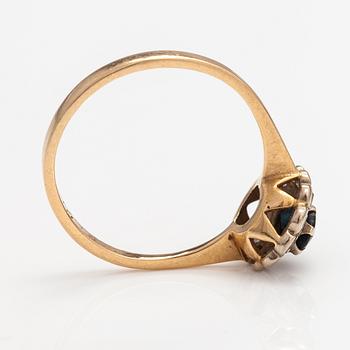 An 18K gold ring with a sapphire and diamonds ca. 0.24 ct in total.