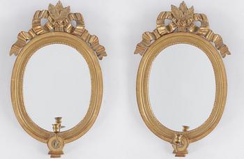 Gustaviansk · SPEGELLAMPETTER, ett par, gustaviansk stil, märkta Cläes Hultberg, Stockholm, 1900-talets första hälft.