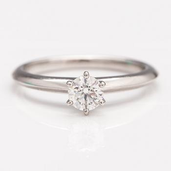 Tiffany & Co, Ring, platina, diamant ca 0.38 ct. Numrerad 66830322.