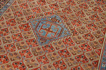 A Bakshaish carpet, Northwest Persia, c. 456 x 343 cm.