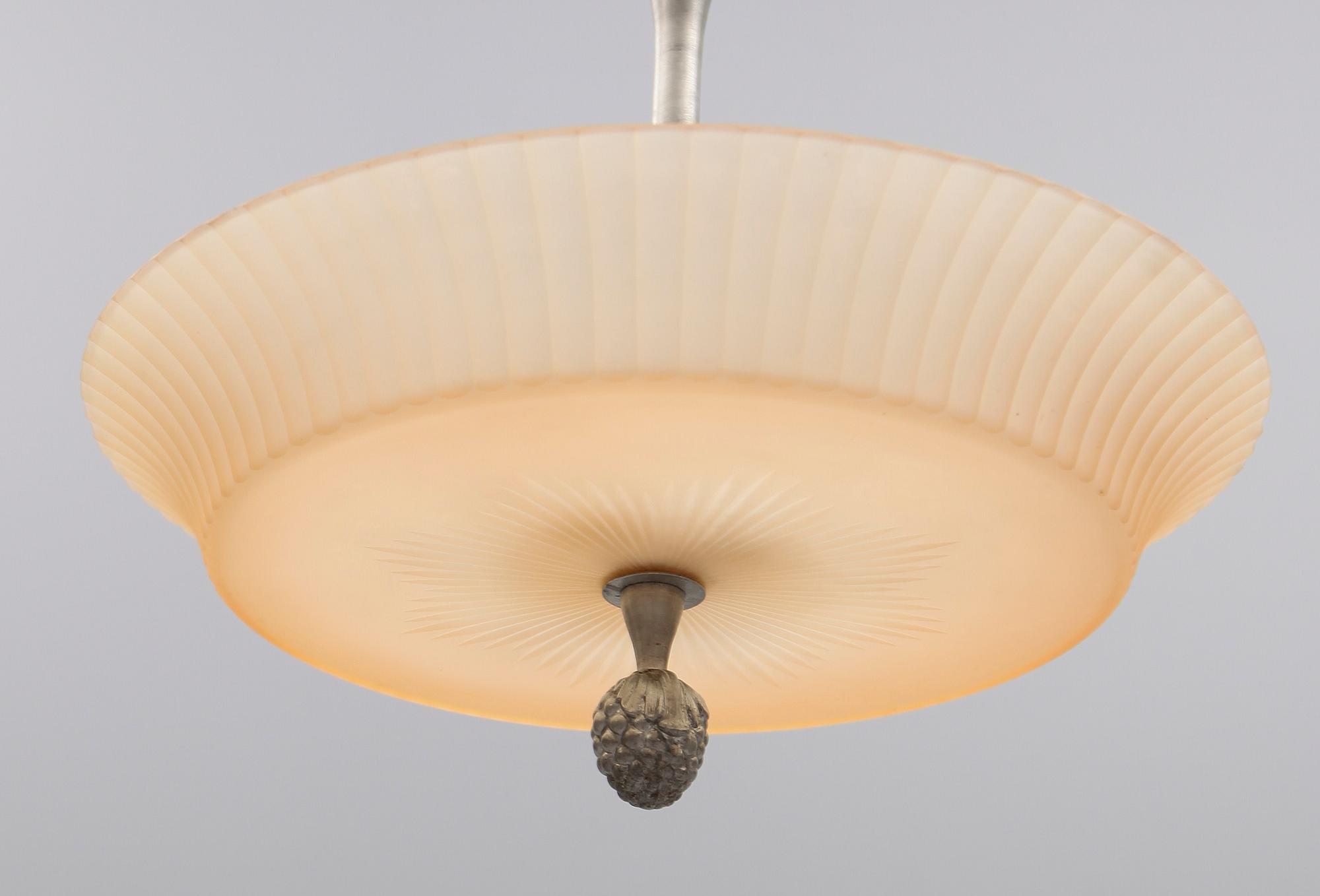 TAKLAMPA, 1900-talets första hälft, höjd ca 48 cm.
